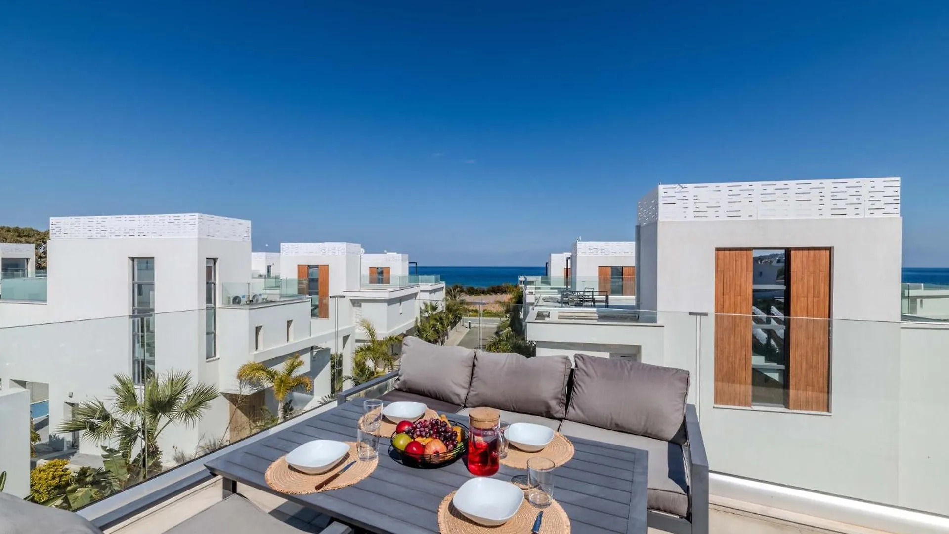 By The Beach - Aura Villa بروتاراس 0*,  قبرص