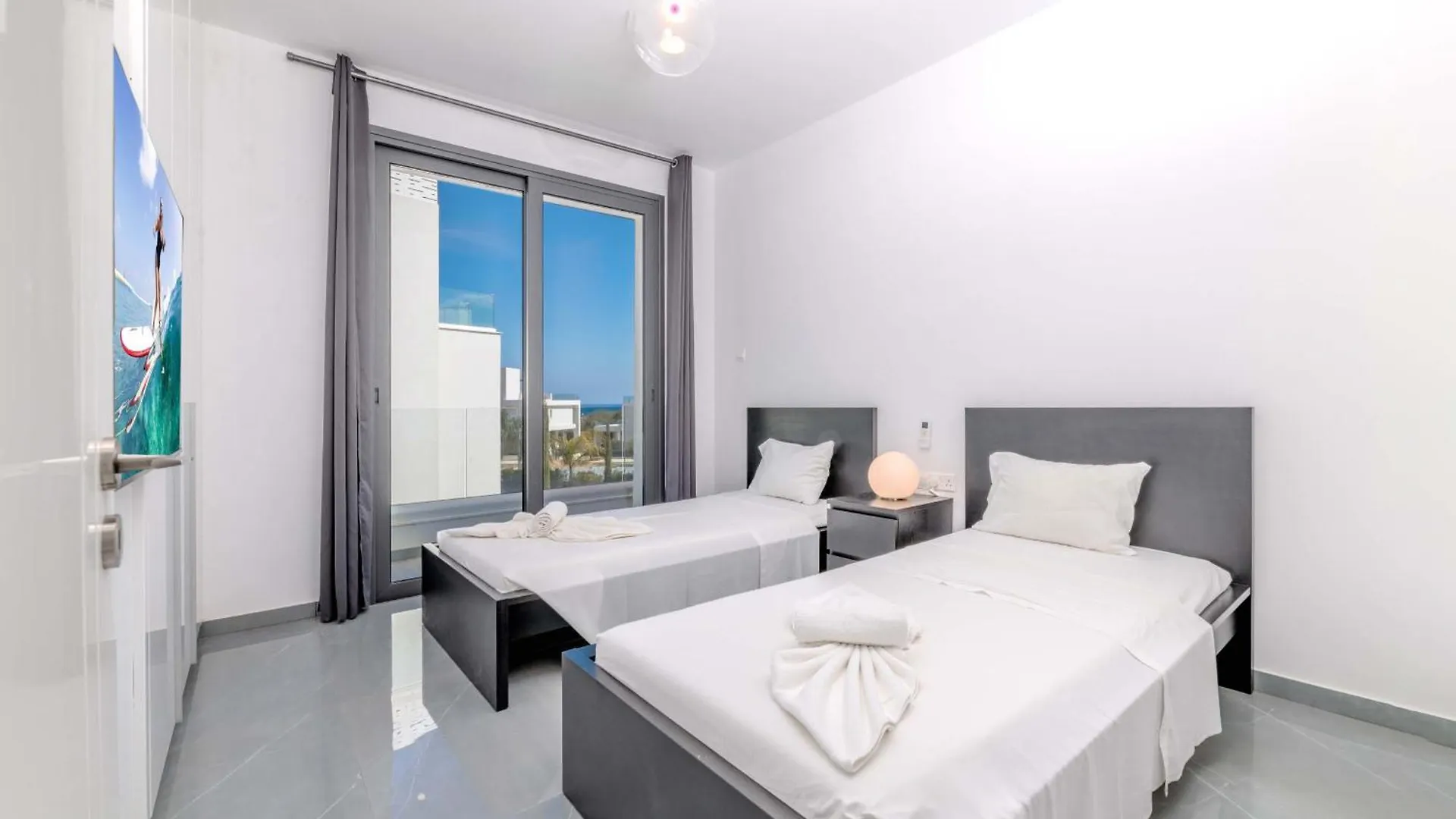 By The Beach - Aura Villa بروتاراس 0*,