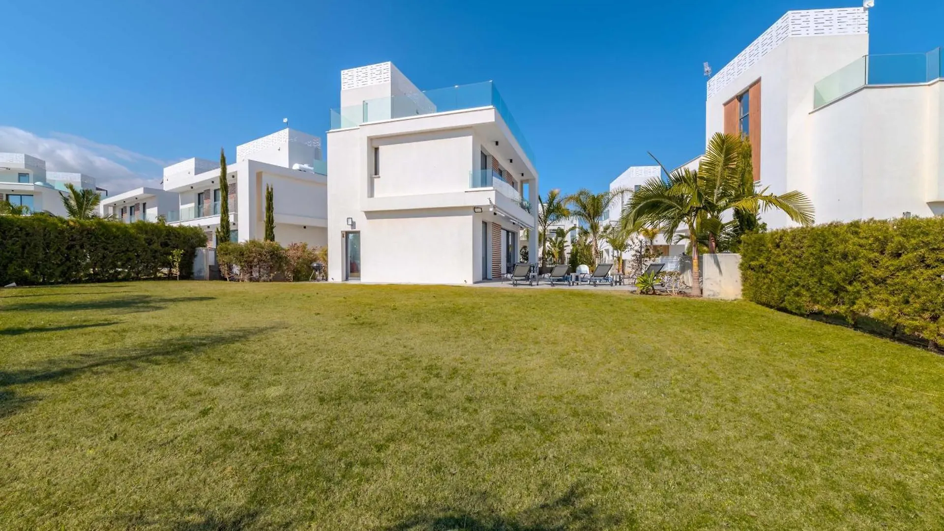 By The Beach - Aura Villa بروتاراس