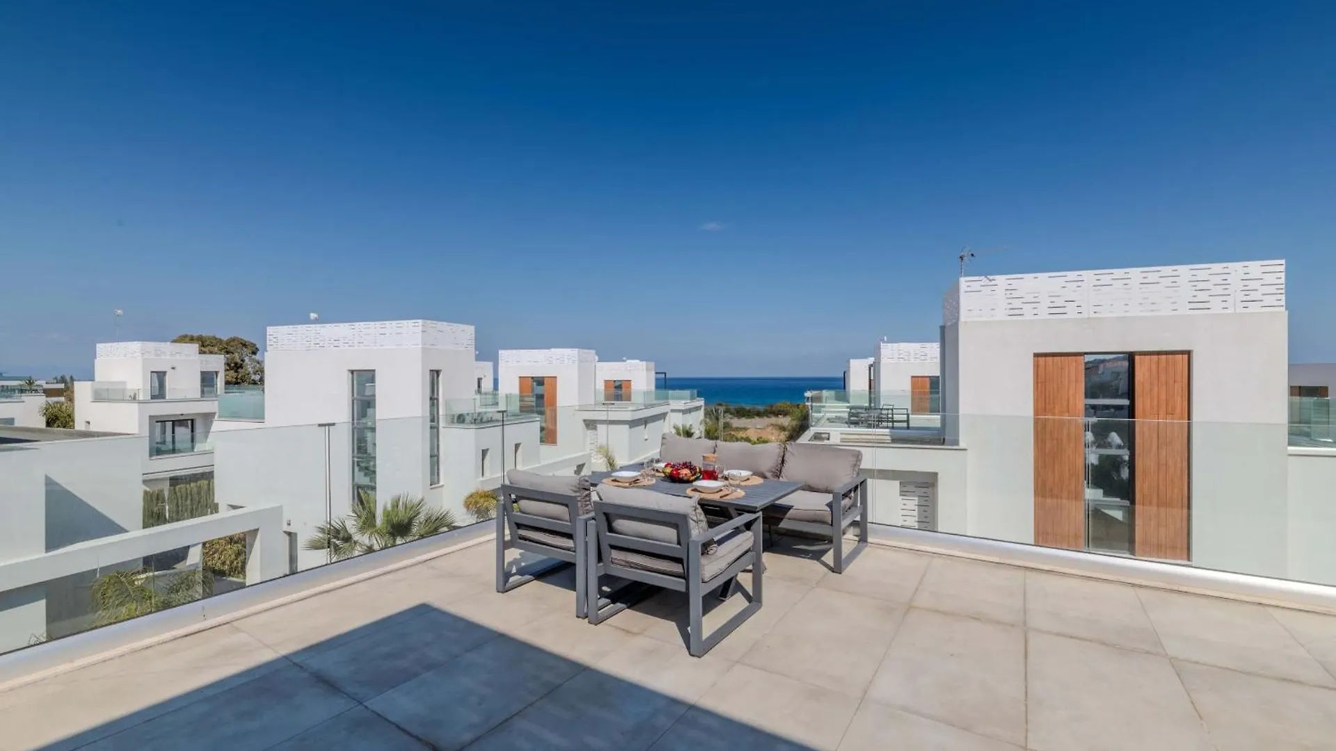 By The Beach - Aura Villa Protaras