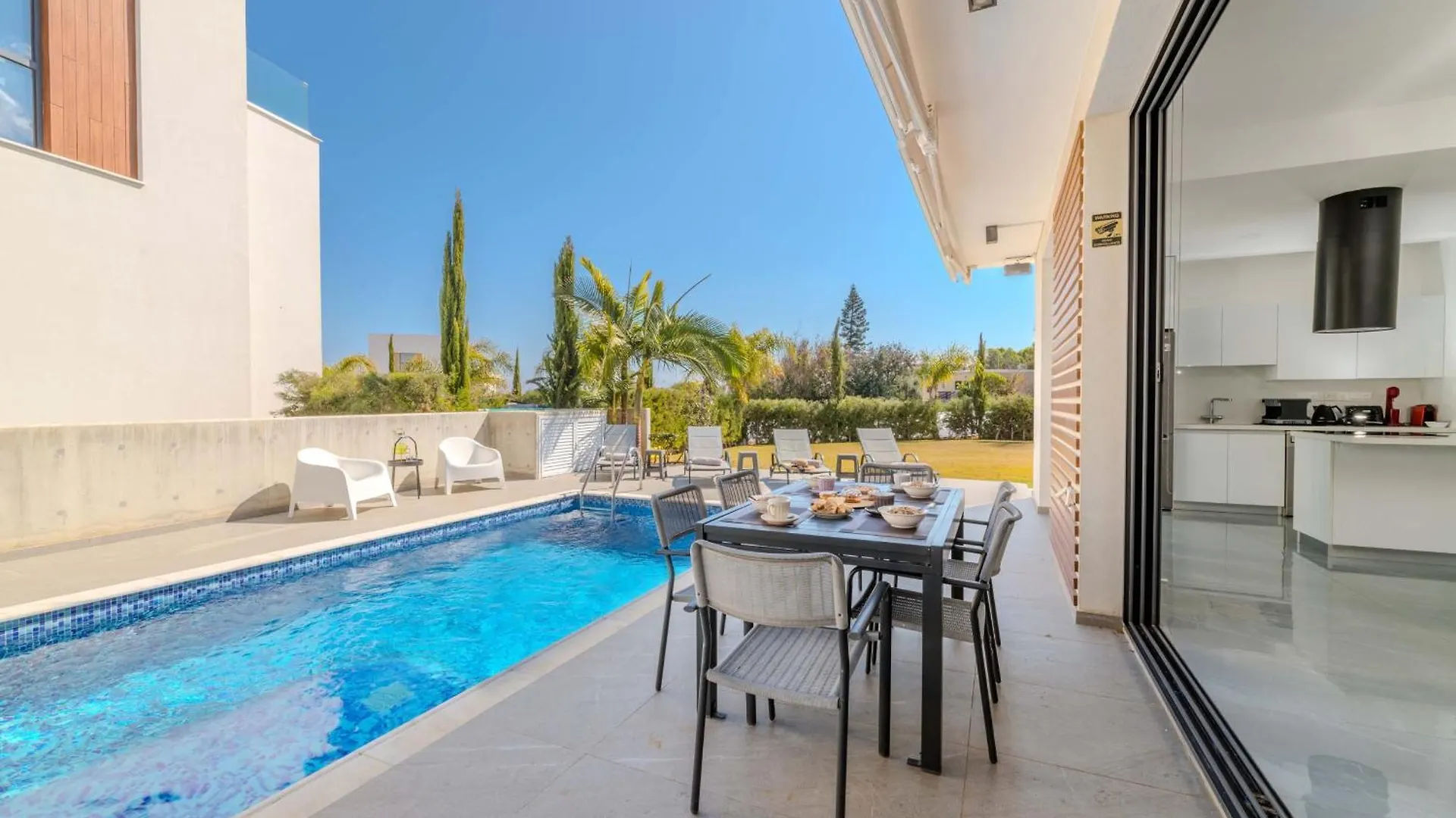 By The Beach - Aura Villa Protaras 0*,  Kıbrıs