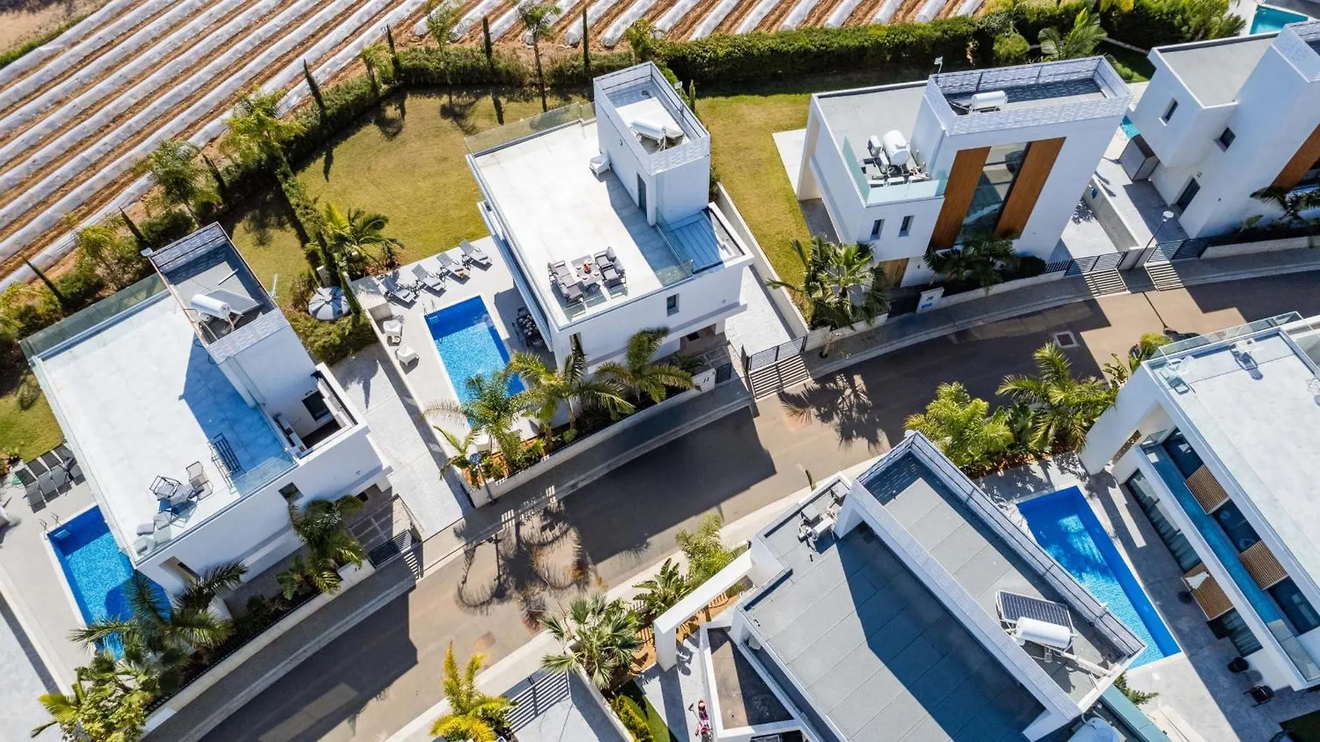 By The Beach - Aura Villa Protaras